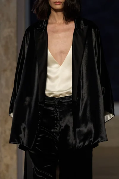Look 37